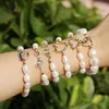 Bracelet en perles d'eau douce naturelles pour femmes, 5 pièces/lot, divers breloques, connecteur cubique, extensible, bijoux élégants