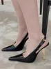 2024 Fashion Women's grande taille sexy tête pointue peu profonde bouche mince talon gros bouton laquer cuir simple chaussures sandales