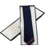 Lettre de nouveau concepteur hommes 100% cravate en soie cravate noir bleu aldult jacquard fête de mariage affaires tissé design de mode Hawaii cravates avec boîte 1129 GG