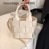 Yüksek kaliteli moda örgü çanta dokuma çanta kadın kore versiyonu yeni moda tote tasarım duyu crossbody kova