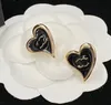 Olika designer Heart Stud Vintage Charm örhängen Luxur Design Black Earring Letters Syckel Kvinnor Valentine Wedding Fashion Giving Gifts Love Gift