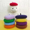 Vêtements de chien 1 PC Béret Chapeau Pet Coloré Laine Mini Décor Chat Chapeaux Pographie Props Fournitures 2024 Mode