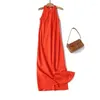 Robes décontractées Yenkye Femmes Élégant Sans manches Rouge Halter Robe Sexy Side Slit Femme Été Longue Maxi