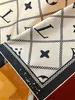 Designer de luxo l lenço de seda feminino clássico sarja macia seda moda confortável primavera/verão cachecol confortável carta cachecol 10a lenços sexy cachecóis 90*90cm
