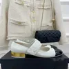 مصمم نساء جديد ماري جين أحذية واحدة كلاسيكية Lingge Leather Boots Short Fashion فاخرة عالية الجودة جودة الكعب السميك ورنيش الجلود