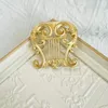 Broscher vintage gyllene harp brosch smycken musikalisk dräkt stift klassisk elegans konstkorseri för kofta tröja retro gåva