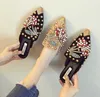 HBP Non-Merk luxe dames klinknagels gesloten teen slides mode puntige flats muilezels vrouwen strass puntige stud sandalen slippers