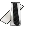 Novo designer masculino carta 100% gravata de seda preto azul aldult jacquard festa casamento negócios tecido design de moda havaí gravatas com caixa 1129 gg