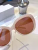 2024 La nuova forma e le dimensioni della montatura per occhiali da sole classici da donna dal design di lusso di nuova moda sono perfette per una forma concava essenziale