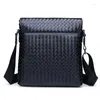 Bag 2024 Luxury Men's Handbags äkta läder manlig axel mode stickning crossbody pojke varumärke väv messenger väskor