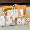Weekend Duffel Bag Designer poduszka duża pojemność Torebki podróżne Unisex Bagaż Paintowane litery Wakacje Luksusowe torby na ramię