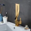 Banyo lavabo muslukları yaratıcı musluk güverte monte cooper havzası 360 derece döner gövde tek kollu delik mikser musluklar