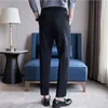 Pantalones con correa de cintura elástica para hombre, pantalones de vestir informales lisos de estilo nuevo británico, pantalones de traje formales ajustados, ropa para hombre 2024 240318