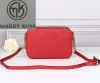 2024 Nya modedesigner väskor damer messenger väska axel casual kedja liten fyrkantig väska kosmetisk väska crossbody tygväska plånbok väskor väskor gifta sig koss mk