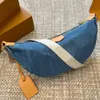 Toppkvalitetsdesignväska vintage denimpåse kvinnor korsar kropp lyxhandväskor hobo axelväskor blå denim blommor messenger purses lady shopping handväska plånbok