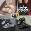 Zomerslippers voor heren en dames Effen kleur Schedelkop Sandalen met platte hak van Yueyuxtlw Designer Hoge kwaliteit modeslippers Waterdichte strandsportslippers GAI