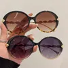 Runda solglasögon kvinnor överdimensionerade lyx mode glasögon vintage nyanser retro lunette de soleil femme gafas de sol mujer 240306