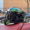 Casque de moto intégral résistant aux chocs et détails réfléchissants durables