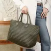 Top Shoulder Bags Trendy Designer Handbags Woven Vegetable Basket Large Capacity Shopping Bag Portable Tote Bag For Women 240311