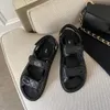 女性のデザイナーのための本物の革サンダルフラットパパサンドルプラットフォームスリッパースライダーウーマンパーティービーチスライド太い靴底夏のサイズ35-42