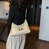 Pas cher en gros liquidation limitée 50% de réduction sac à main mode poche grande capacité sac femmes nouvelle texture simple fourre-tout décontracté sous les bras