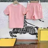 Nieuwe babykleding Klepzak kinderen Tweedelige set met korte mouwen Meisjes trainingspakken Maat 110-160 CM Zomer jongens t-shirt en korte broek 24Mar