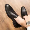 HBP icke-varumärke STNM 2024 Billiga läderklänningsskor Höjd Ökande läder Formella spetsiga bröllopsskor Fashion Office Shoes for Men