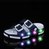 HBP Non-Marque En Gros Usine Nouveau Style Enfants Sandales Chaussures Respirant Pantoufle Enfants Lumière LED Pantoufles Casual Sabots