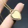 Designer Tiffancy Necklace Diamond Heart Halsband med kvinnligt hjärtformad bokstav hängande hjärtskylt krage ben V guld pläterad 18k guldhalsband samma stil