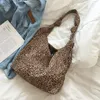 Borse a tracolla 2024 Moda donna Borsa modello leopardo Tote Tessuto stampato Stile pigro Viaggio per il tempo libero all'aperto di grande capacità