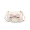 Axelväskor 2024 Fashion Star Women's Brand med lyxiga rosa bågdesign damer eleganta crossbody messenger handväska