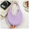 Schoudertassen 2024 Nieuwe Mode Maan Hand Held Jelly Bag Pvc Trendy One Handheld Dames Minimalistisch Geschilderd Leer 240318