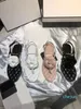 Chaneles Sandals 고품질 신발 여성 플랫 슬리퍼 세련된 양고기 낙하산 동백 꽃 인과 끈 클래식 슬리퍼 디자이너 고급 패션 여름 야외 똥