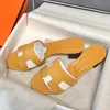 2024 pantofole da donna di design di grandi dimensioni uk7.5 sandali da spiaggia pantofola in pelle oran sandalo da donna sexy moda bianco nero blu arancione giallo mocassini da donna pantofole