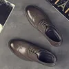 HBP icke-varumärke högkvalitativa nya modestilar snörning pekade tå populära loafers chaussures skor zapatos enkla män klädskor oxford