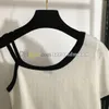 オフショルダーTシャツの女性ウールファブリックティーレター刺繍Tシャツ夏のカジュアルティー