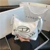 Pas cher en gros liquidation limitée 50% de réduction sac à main nouveau Sier Dingdang sac grande capacité doux cool épicé fille style moto unique épaule sous les bras fourre-tout