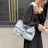 Ucuz toptan sınırlı boşluk% 50 indirim çanta yeni üst düzey yüksek kapasiteli tote çanta kadınlar için moda zinciri çantası çok yönlü banliyö