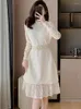 カジュアルドレス秋の冬の白いニットプラスベルベットウォームロングドレス女性ファッションパッチワークレース2024韓国のエレガントなベスティドス