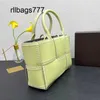 Borsa Bottegvenetas Arco Borse di grande capacità per donna La linea di cucito Avvolge il bordo Borsa in tessuto Colore puro Stile cool Lady Shopping Borsa da 35 cm