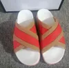 2024 NYA SOMMAR SLIPER TREND TILL BÄRA UTOMOR Fashion Flip-Flops Non-Slip Wear-Resistent Fashion Soft Sole Slippers