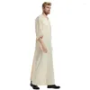 Ropa étnica Satén Hombres musulmanes Bordado Jubba Thobe Robe Arabia Musulman Camisa Islámica Árabe Kaftan Dubai Abaya Eid Ramadán Vestido