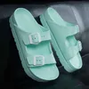 Тапочки Модные новые слайдеры из ЭВА на толстой подошве, подходящие для женщин, удобные для ношения пляжные слайдеры с двумя кнопками и противоскользящими желейными туфлями Q240318
