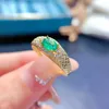 Klusterringar smaragd förlovningsring för kvinna 4mm 6mm 0.4ct naturligt silver med guldpläterad 925 ädelsten smycken