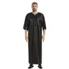 Ropa étnica Satén Hombres musulmanes Bordado Jubba Thobe Robe Arabia Musulman Camisa Islámica Árabe Kaftan Dubai Abaya Eid Ramadán Vestido