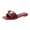 HBP icke-märke elastiska söta sandaler för kvinnor speciella damer sommarmode färg platt bekväma icke-slip strandskor tofflor