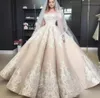 Vintage Puffy Champagne Gelinlik Omuz Applique 2019 Kapalı Omuz Tam Uzunlukta Kilise Bahçesi Prenses Düğün Gow8154487