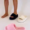 HBP Não-Marca Mulheres novo estilo verão tamanho grande solas grossas toalha chinelos de pelúcia moda feminina chinelos de dedo aberto para casa
