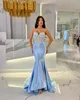 Baby Blue Mermaid Sukienka Promowa Kryształowe paski pokrytą Formalne sukienki wieczorowe Eleganckie sukienki na specjalne okazje zamiatanie Train Plats Robe de Soiree