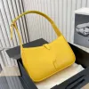 Designer Kvinnor väskor underarmsäckar axelväskor lyxiga handväskor högkvalitativa tvärsäckar hjärtformad dekoration tarpaulin äkta läderväskor